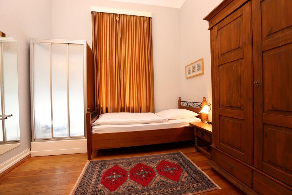 Отель Amsterdam 3*